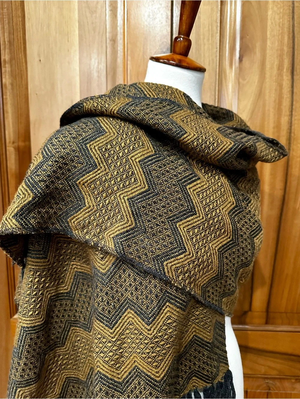 Peru Figueroa Alpaca Navy-Blue/Khaki Chevron Knit Wide Blanket Scarf/Shawl, EUC